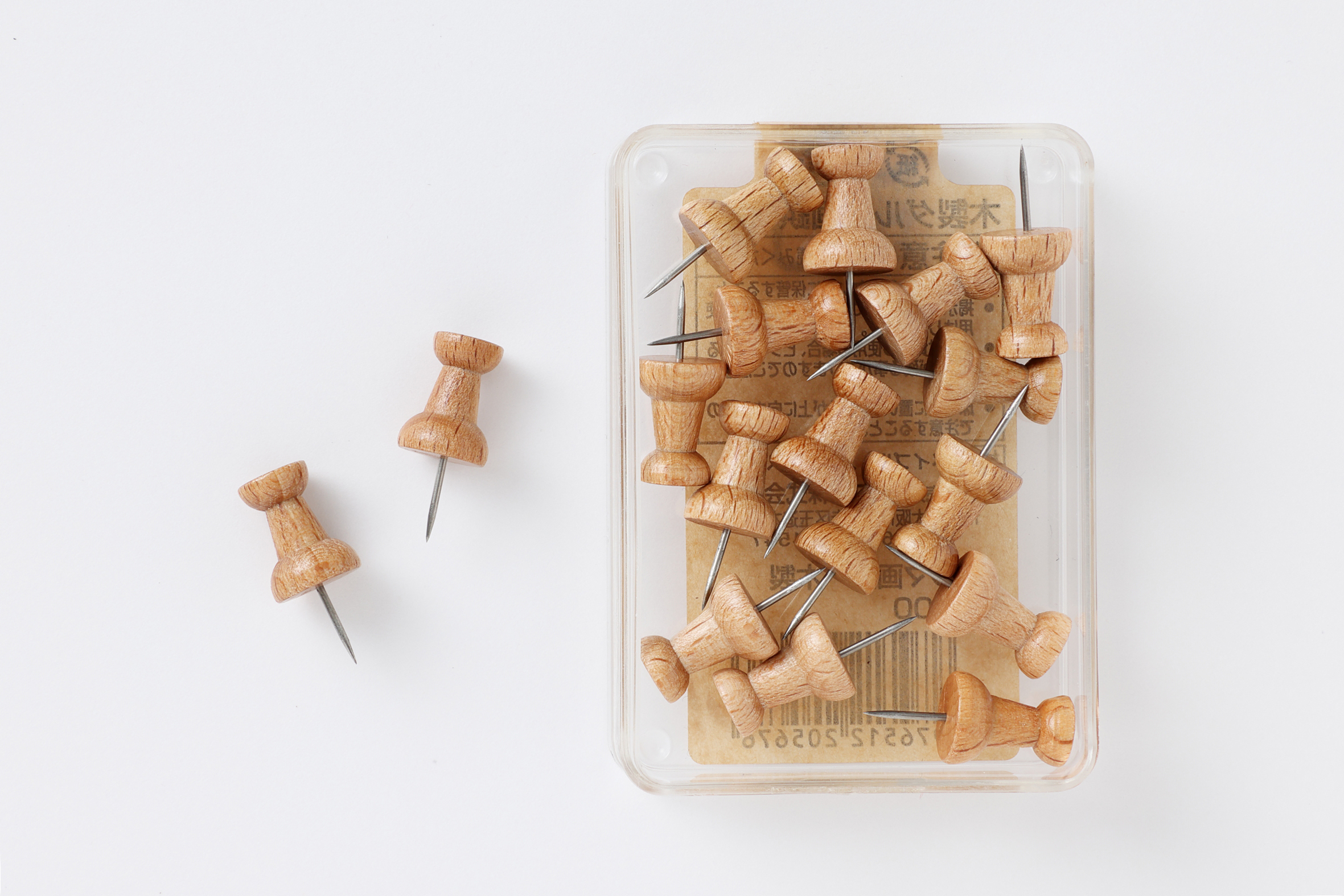 プッシュピン 画鋲